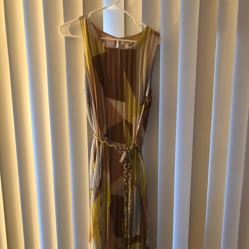 Nine West Brown and Yellow Midi Dress
Lined dress, short front long back